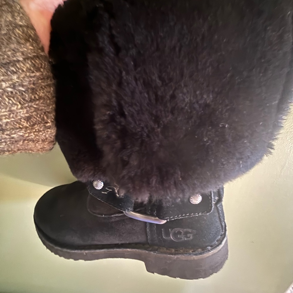 UGG Boots - Picture 7 of 7